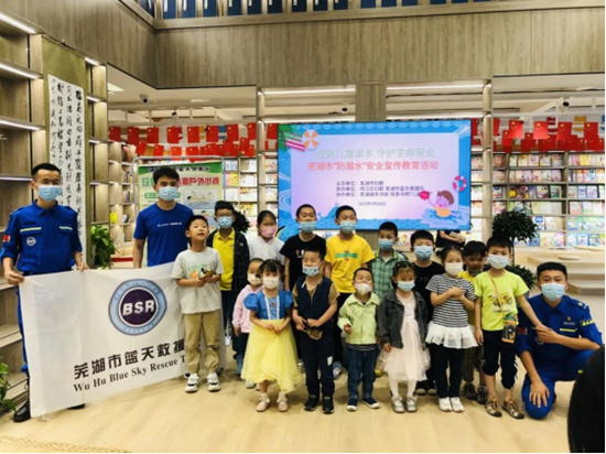 103536-473779.jpg 090806-268475.jpg