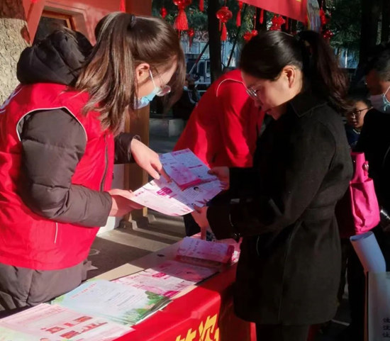 082701-585576.jpg 205697f37fe6405e96dbc962655f67b1.jpg