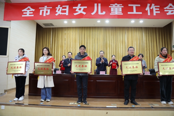 084648-608985.jpg 頒獎1_愛奇藝.jpg